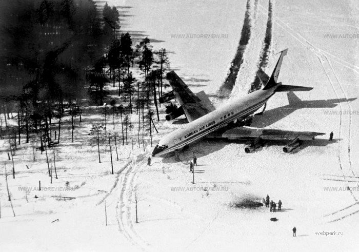 aerial picture of Korean Airlines Boeing 707-321B HL7429 which crah landed on a lake in Russia in 1978