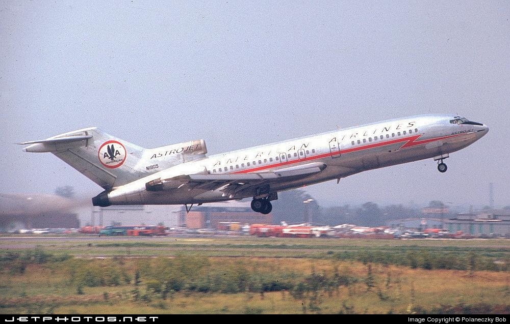 A picture containing outdoor, plane, grass, runway

Description automatically generated