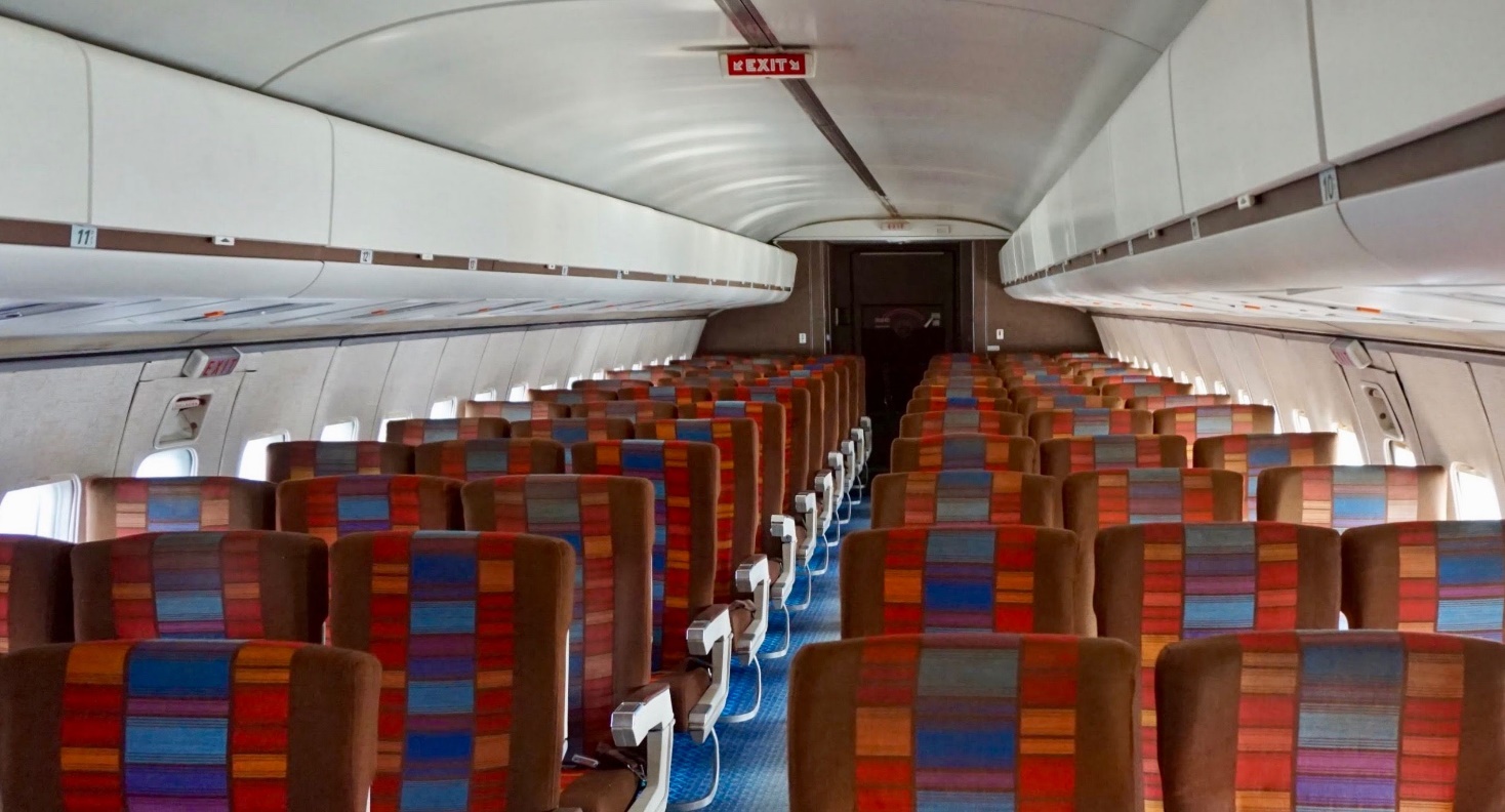 United Airlines 727-100 Cabin | Aircraft interiors, Airplane interior,  Vintage airlines