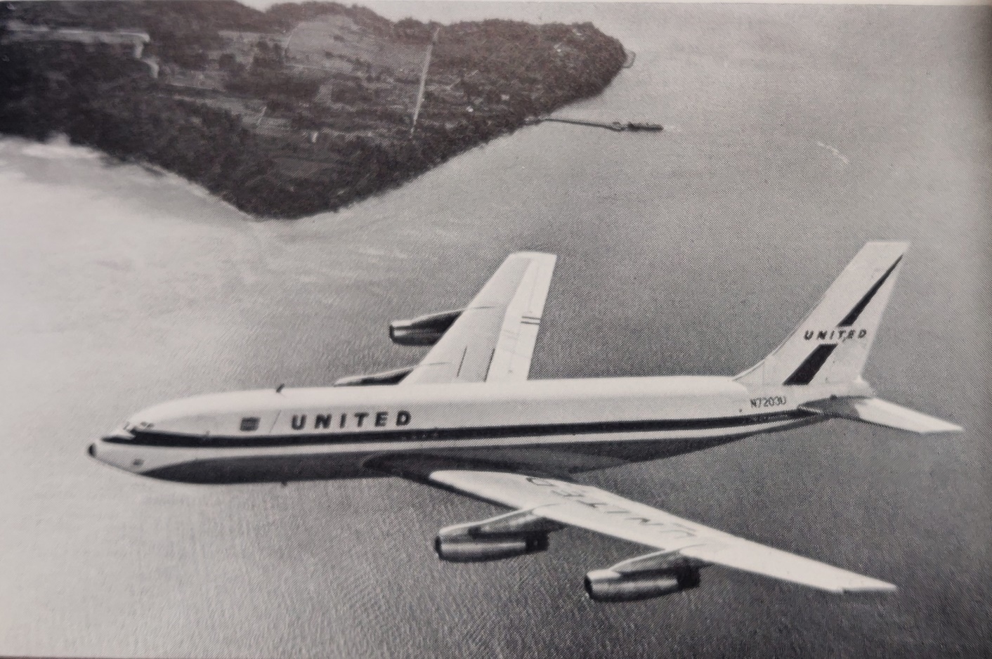 An airplane flying over an island

AI-generated content may be incorrect.