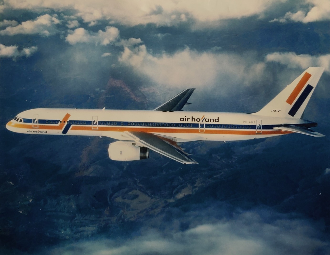 Boeing 757-200 | Air Holland | PH-AHE | in flight