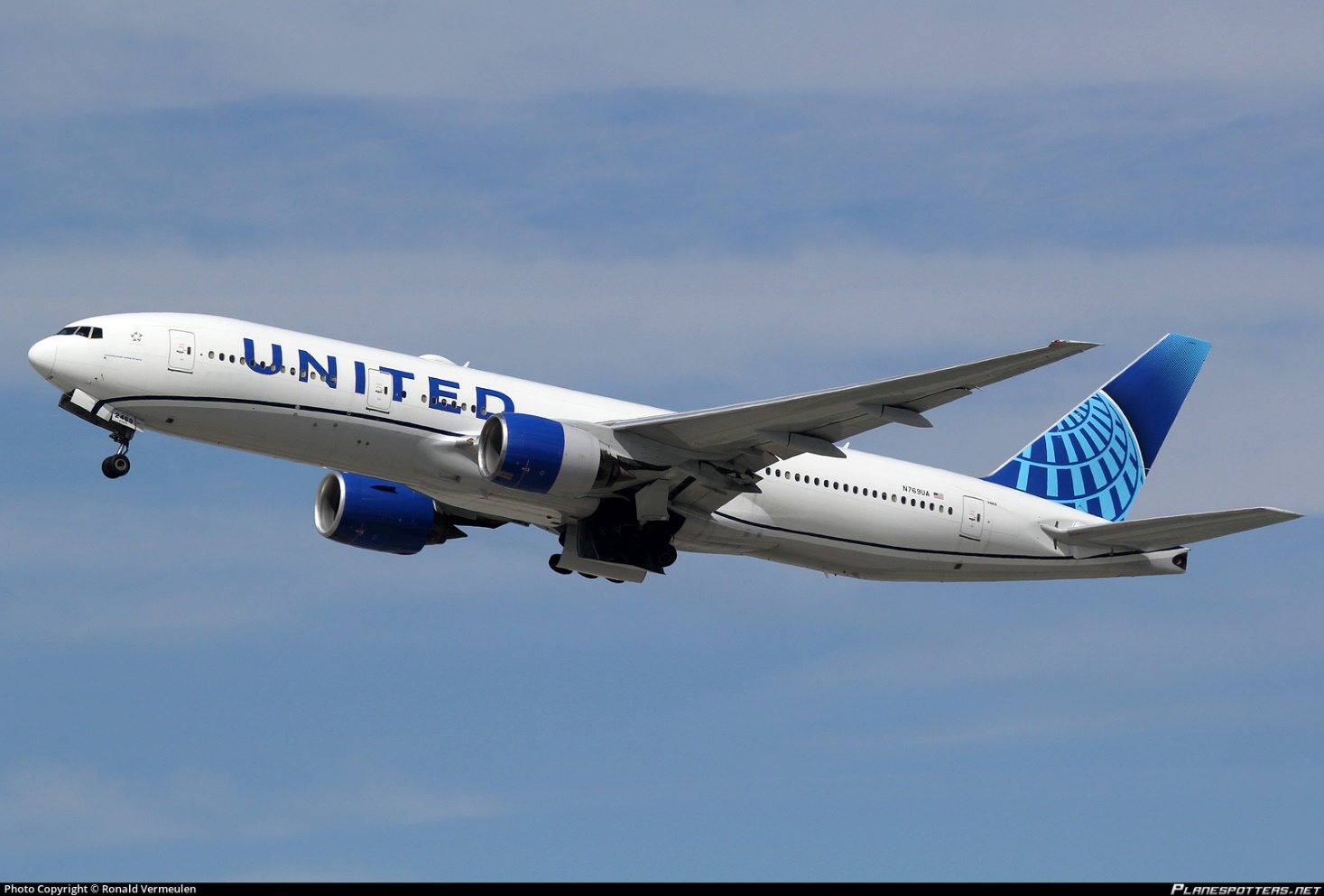 N769UA United Airlines Boeing 777-222 photographed at Los Angeles International (LAX / KLAX) by Ronald Vermeulen