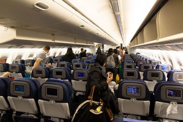 United Airlines Fleet Widebody Aircraft Boeing 777 200 Economy Class cabin  long haul flight p... | United airlines, Boeing 777, Fleet