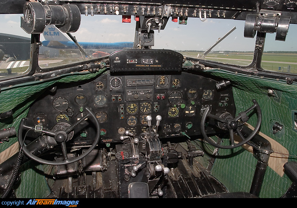Douglas DC-2-142 (NC39165) Aircraft Pictures &amp; Photos - AirTeamImages.com