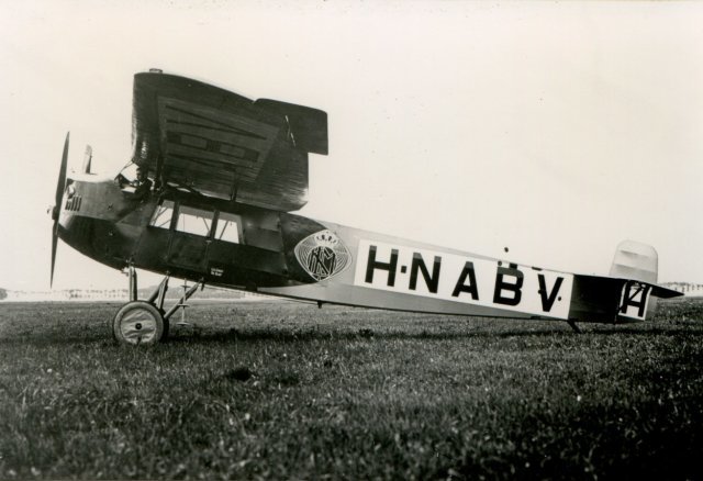 2161_026473, Fokker F.III van de KLM. De vleugel staat op enige afstand van  de romp, als een parasol-hoogdekker. -