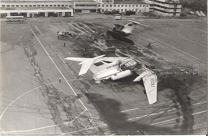 burned out Tu-154B-1's at Bratsk, Russia | CCCP-85282 and CCCP-85234