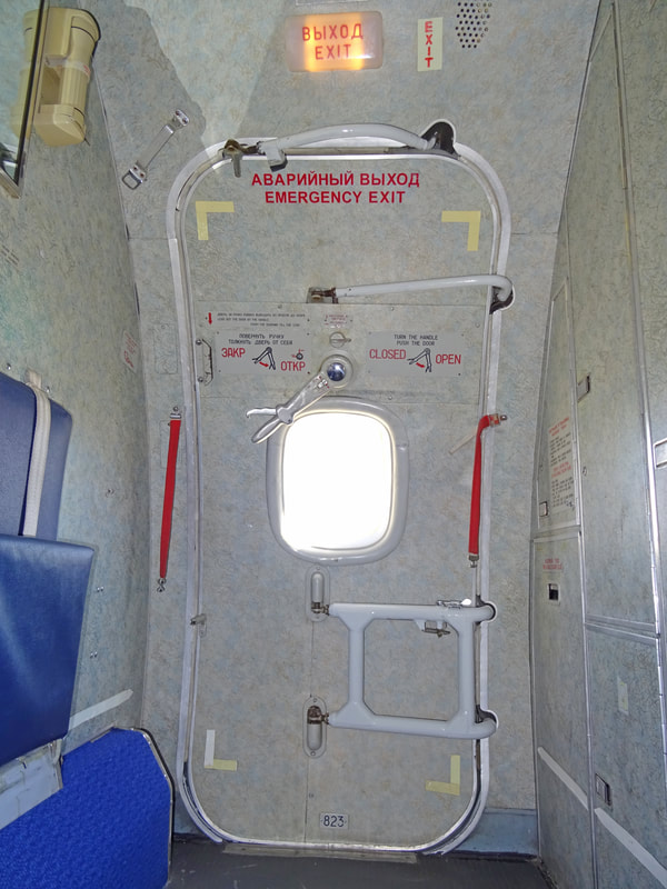 Tupolew Tu-154M emergency exit