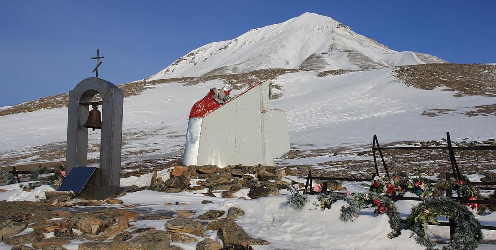 memorial for Tupolew Tu-154M RA-85621 flight VKO2801 at Spitsbergen