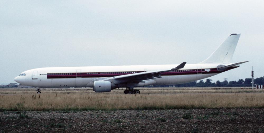Airbus A330-300 F-WWKH test airframe, June 1994
